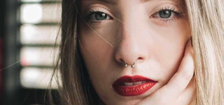 El Piercing Septum De Cerca: Dolor, Procedimiento Y Opciones De Joyas