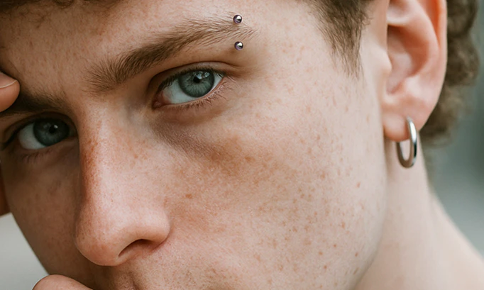 Joyas para piercing de la ceja