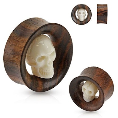 Túnel con calavera tallada