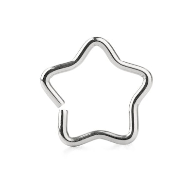 Estrella para el piercing en la oreja