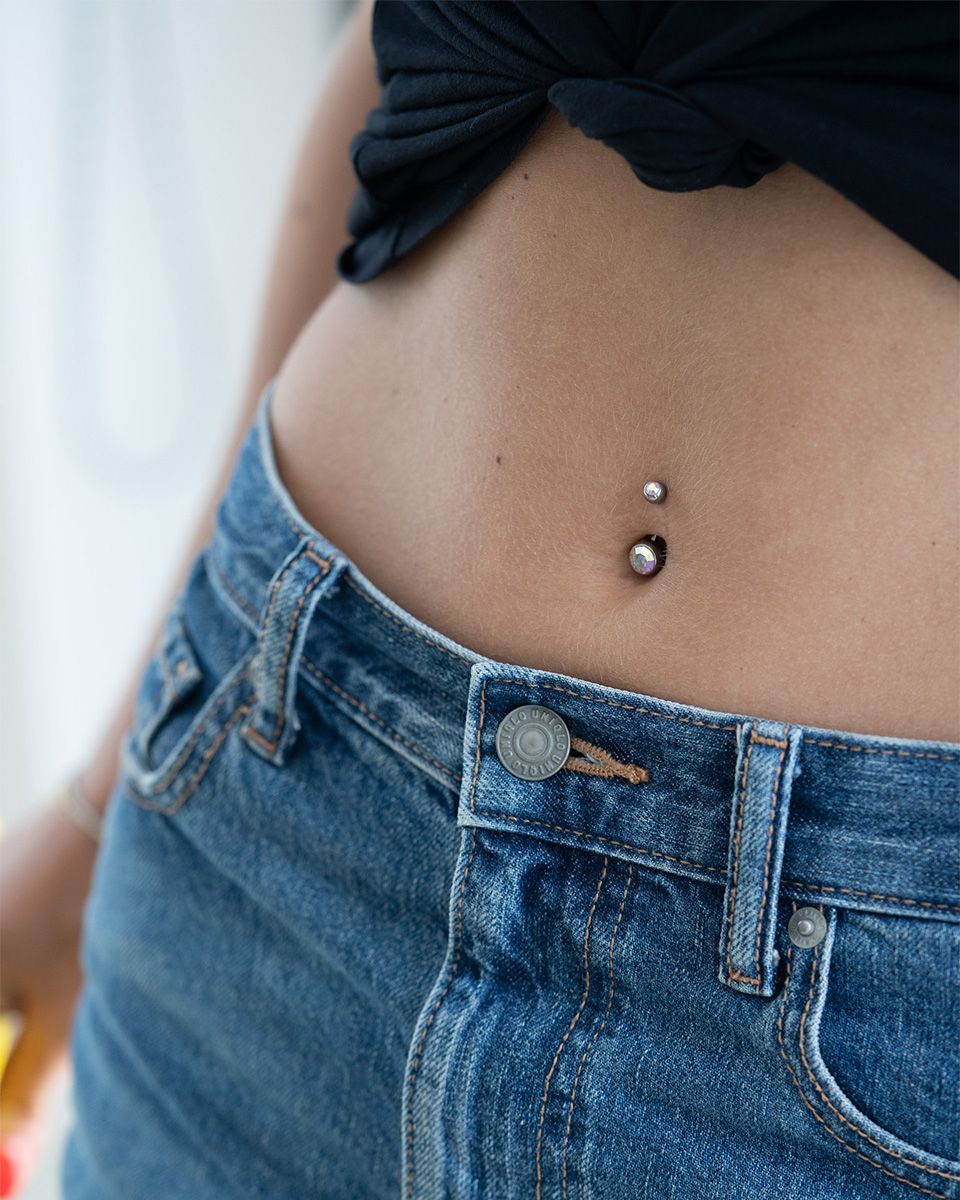 Piercing para el ombligo de titanio con dos brillantes