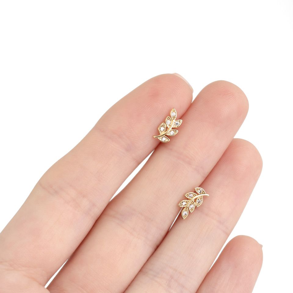 Labret de rosca interna con hoja empedrada