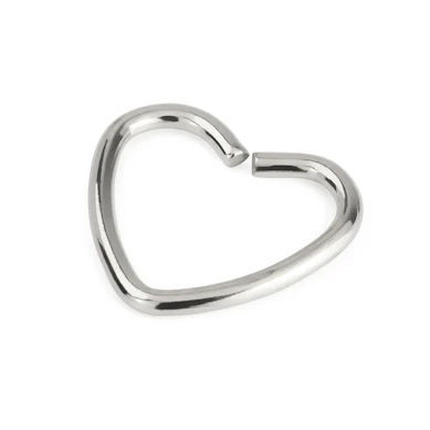 Corazón para piercing en la oreja