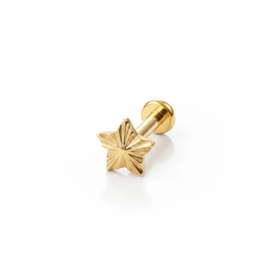 Labret de titanio en forma de estrella con relieve