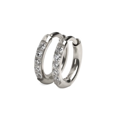 Par de aros huggie de titanio con pedrería