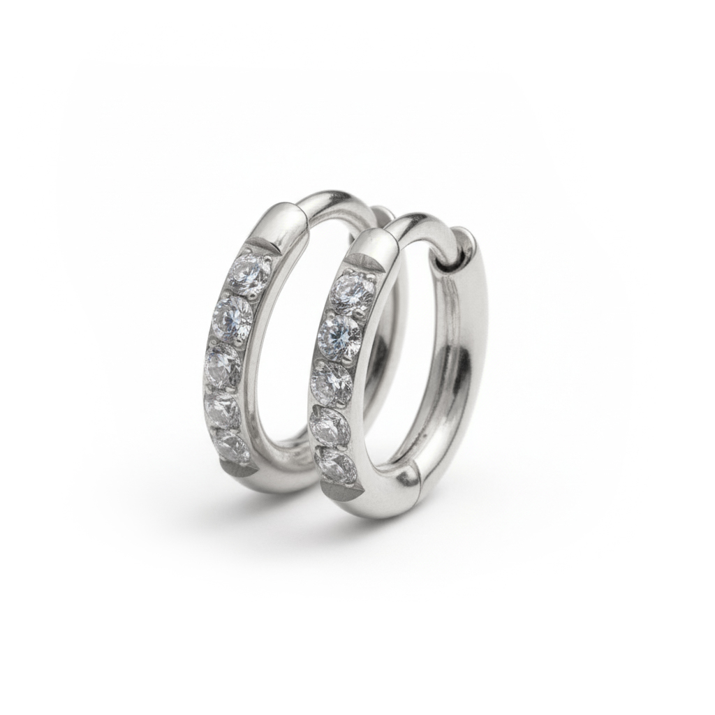 Par de aros huggie de titanio con pedrería