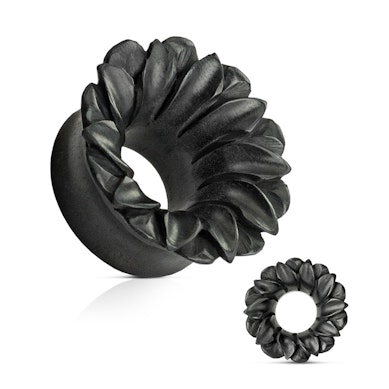 Túnel negro de madera orgánica con forma de flor