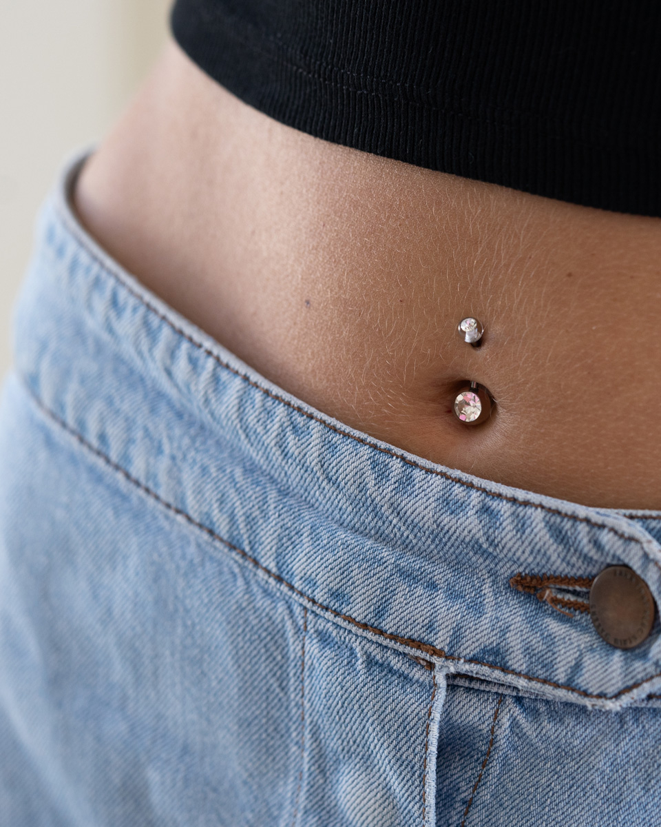 Piercing para el ombligo con bolas de acrílico y brillante