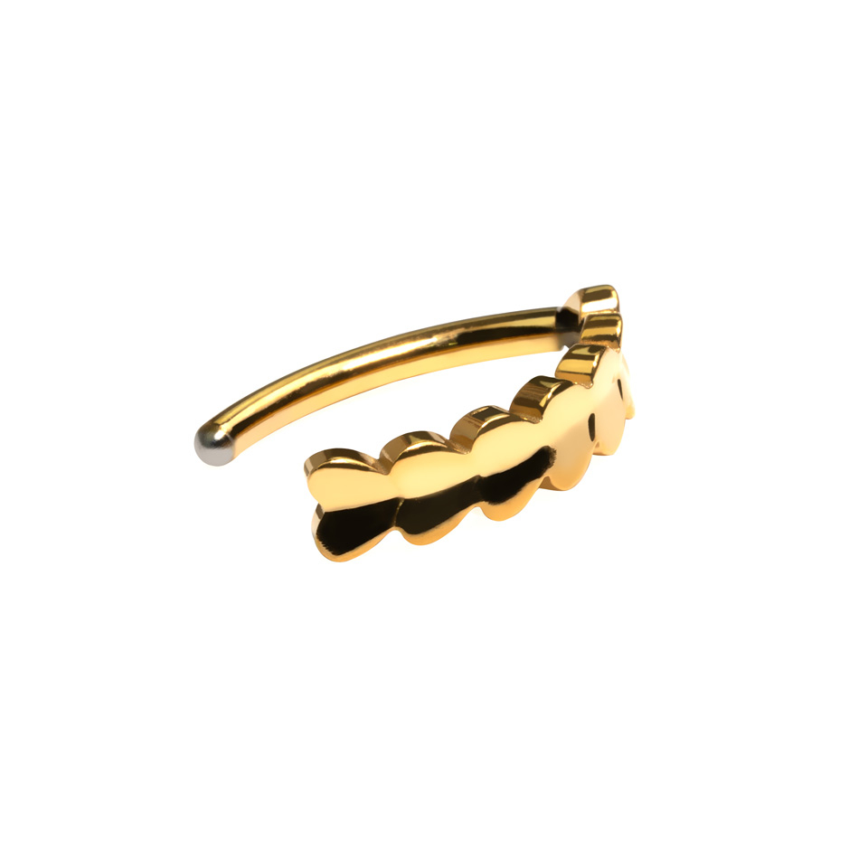 Clicker de titanio para el ombligo con corazones