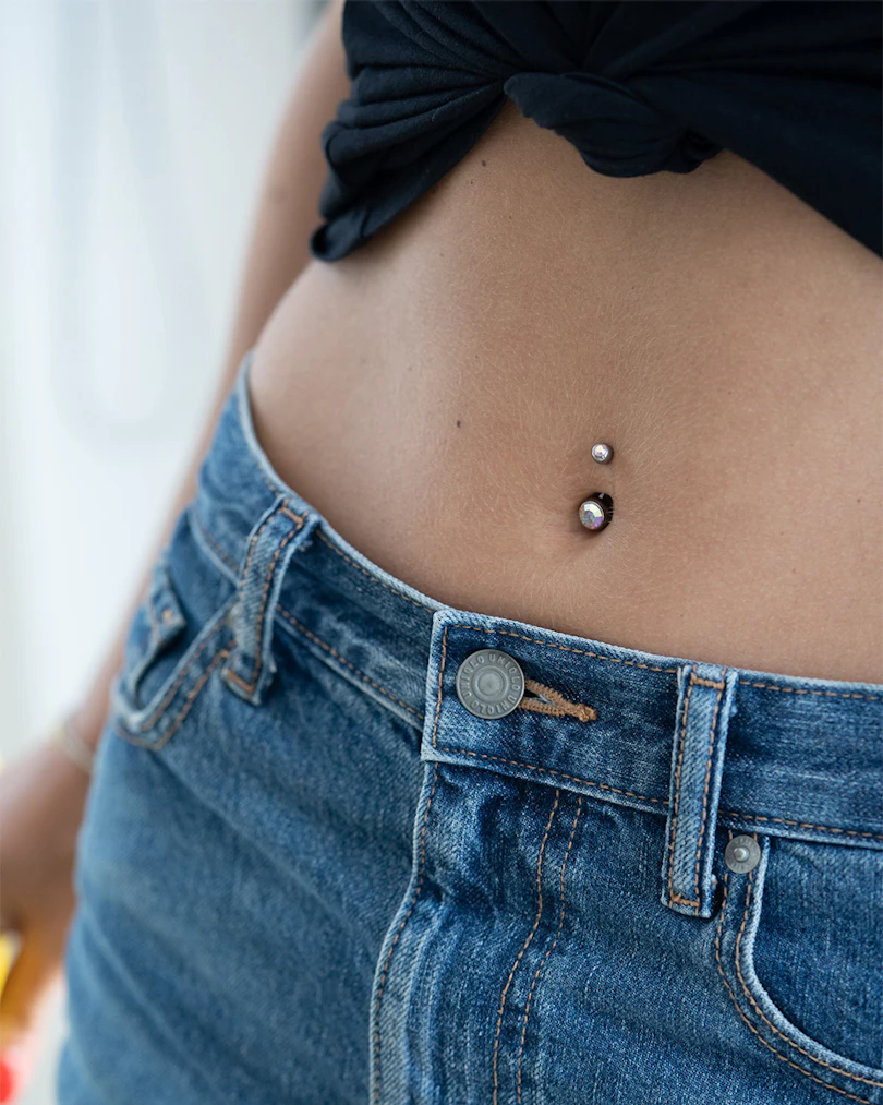 Piercing para el ombligo de titanio con dos brillantes