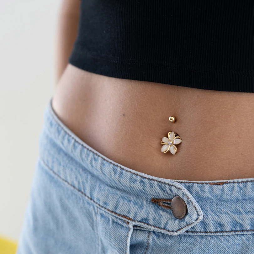 Piercing para el ombligo con flor