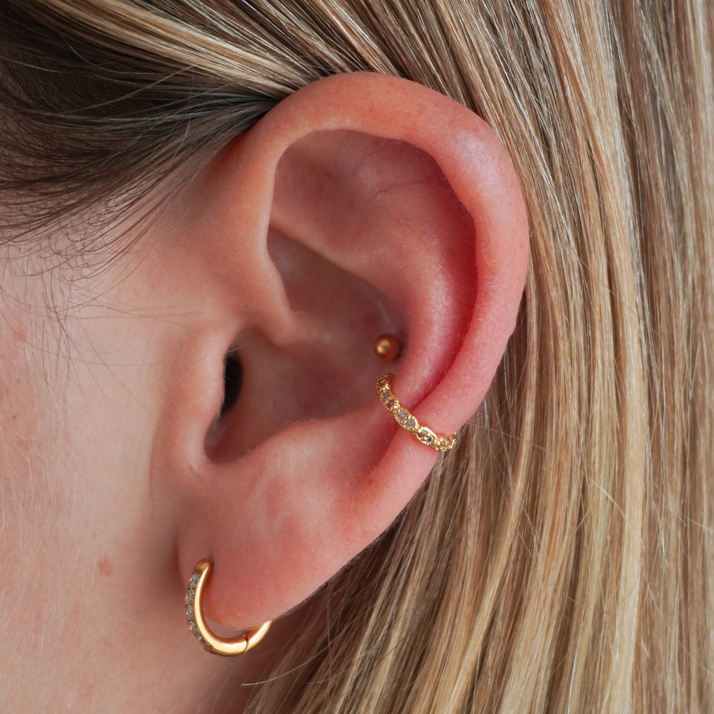 Delicado ear cuff con piedras a pares