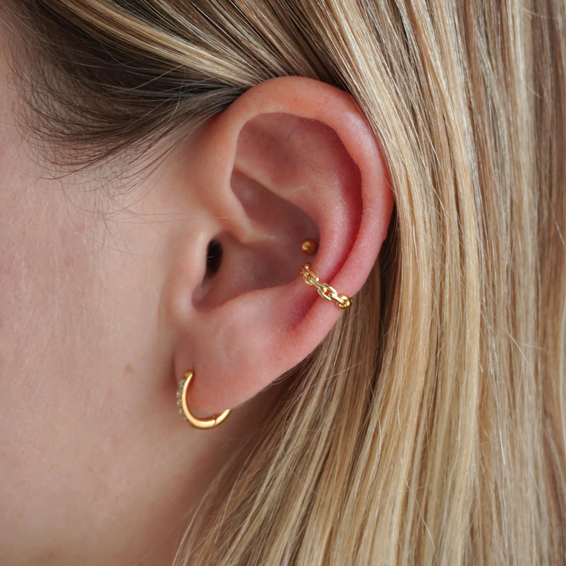 Ear cuff con diseño de cadena