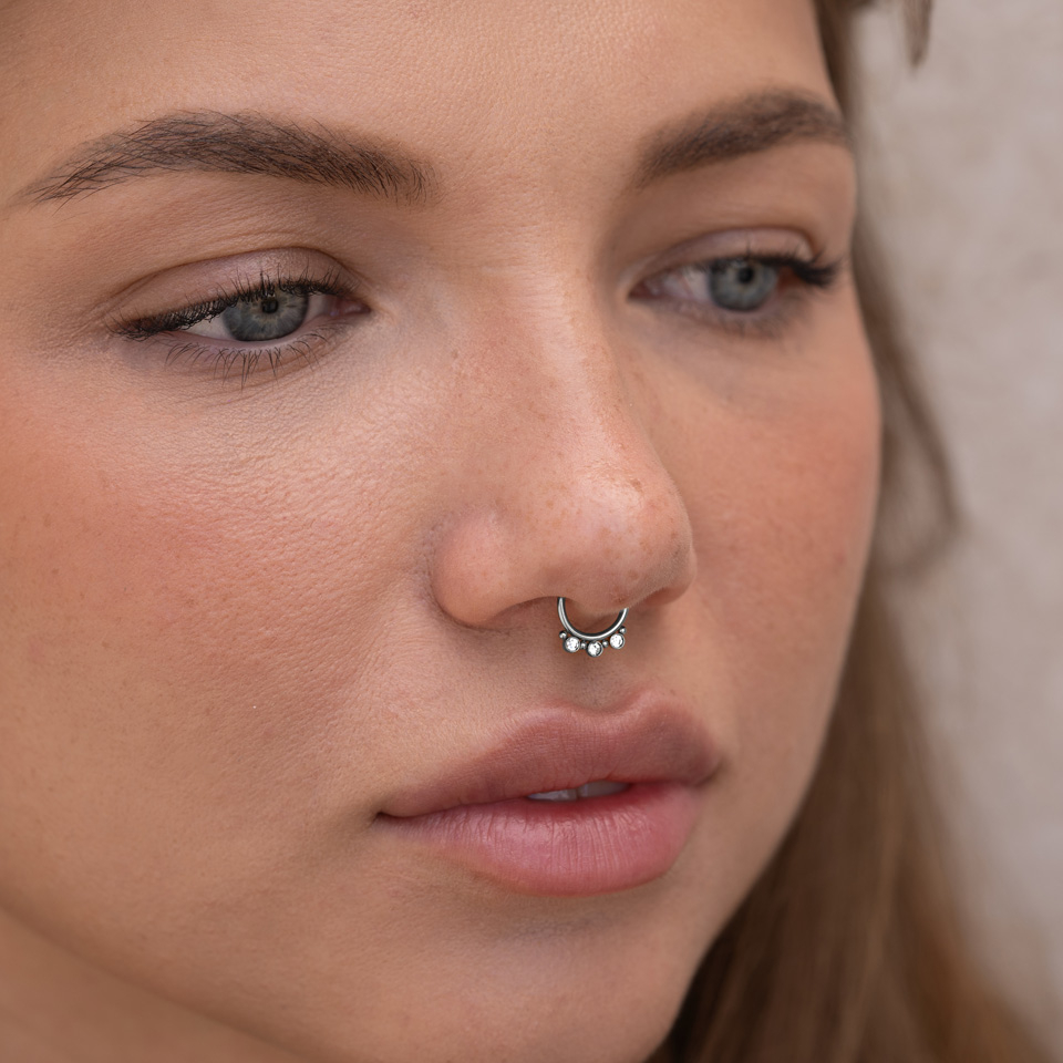 Aro falso para el septum con tres brillantes y bolitas