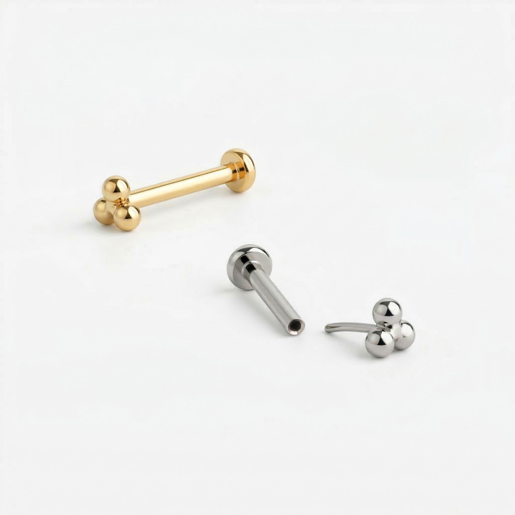 Labret push-in de titanio con bolitas en triángulo