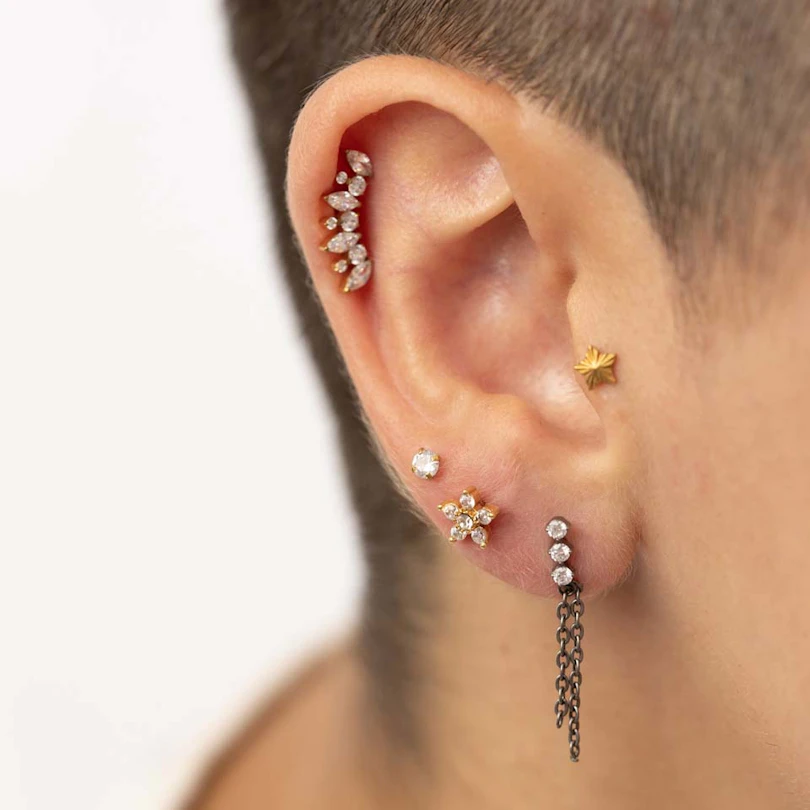 Labret con rosca interna y flor empedrada