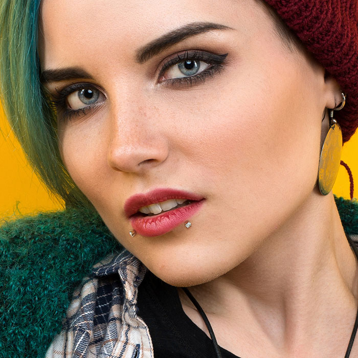 Labret en oro macizo de 14 quilates con brillante y barra de bioplástico