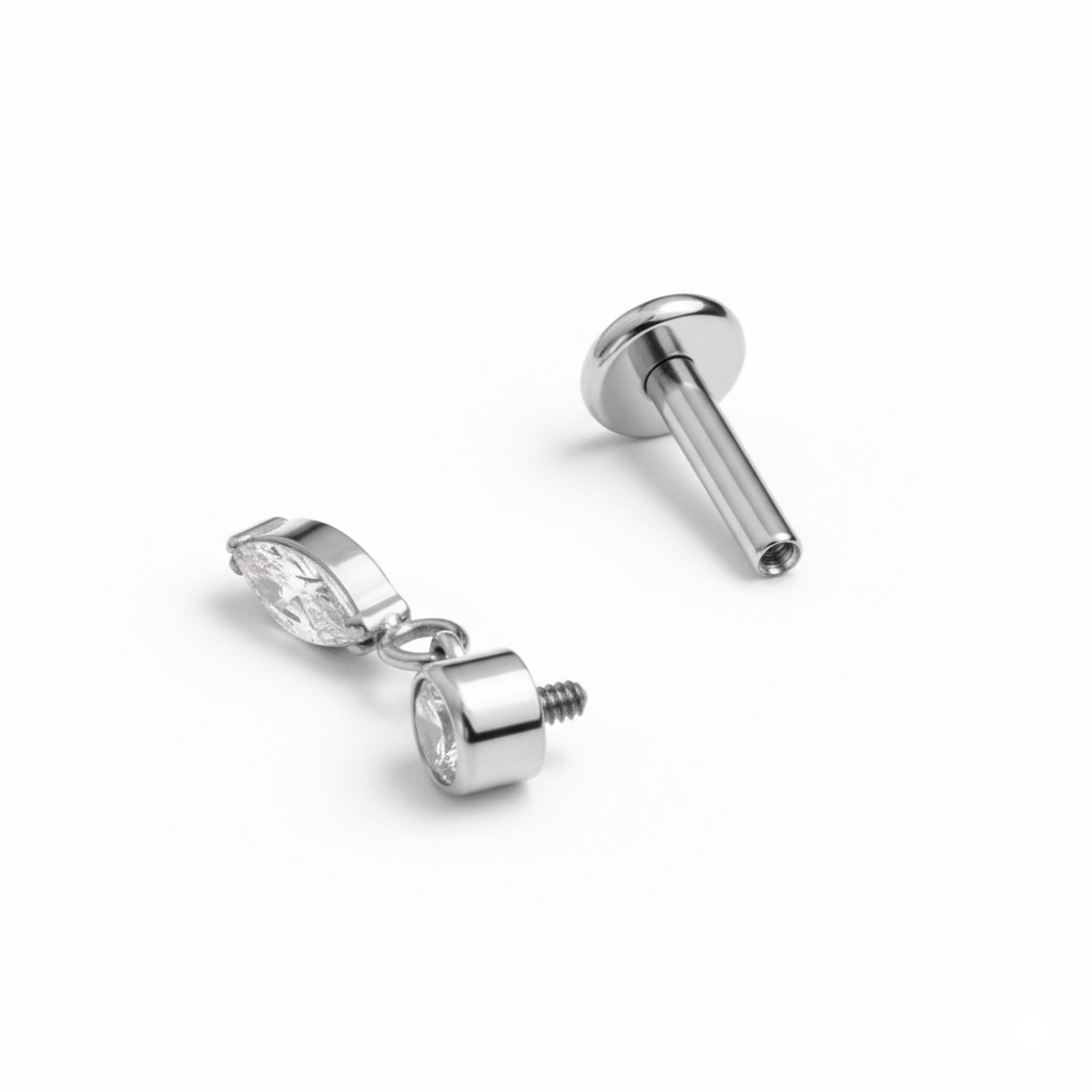 Labret de titanio con colgante de piedra marquise