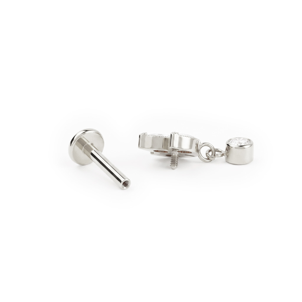 Labret de titanio con flor de lotus y colgante con piedra