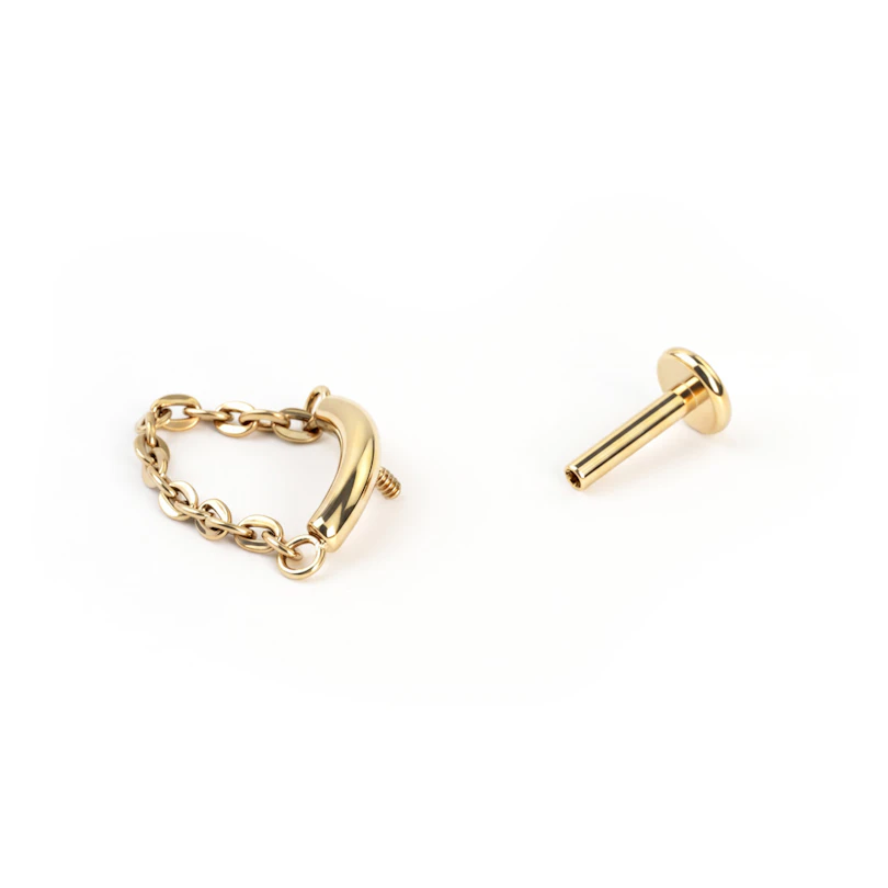 Labret de titanio con barra curvada y cadena