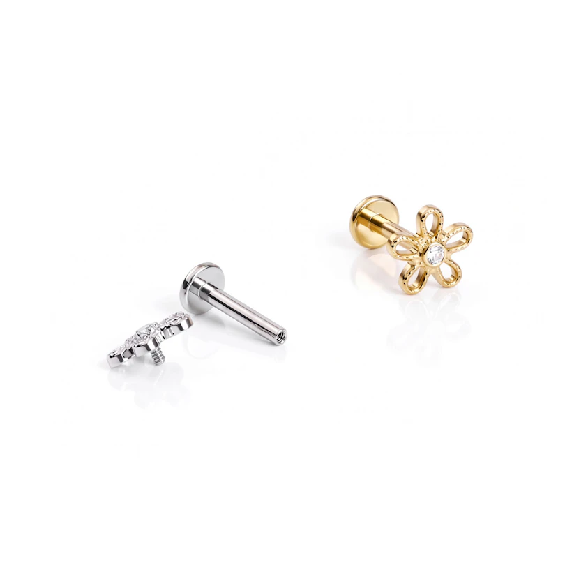 Labret de titanio con flor