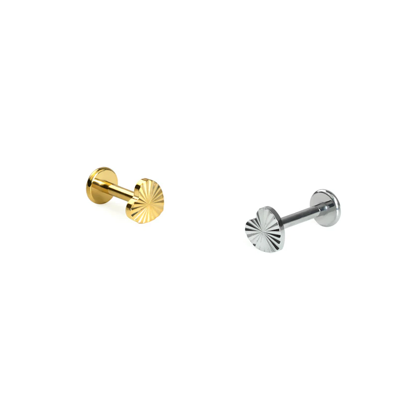 Labret en forma de corazón con relieve