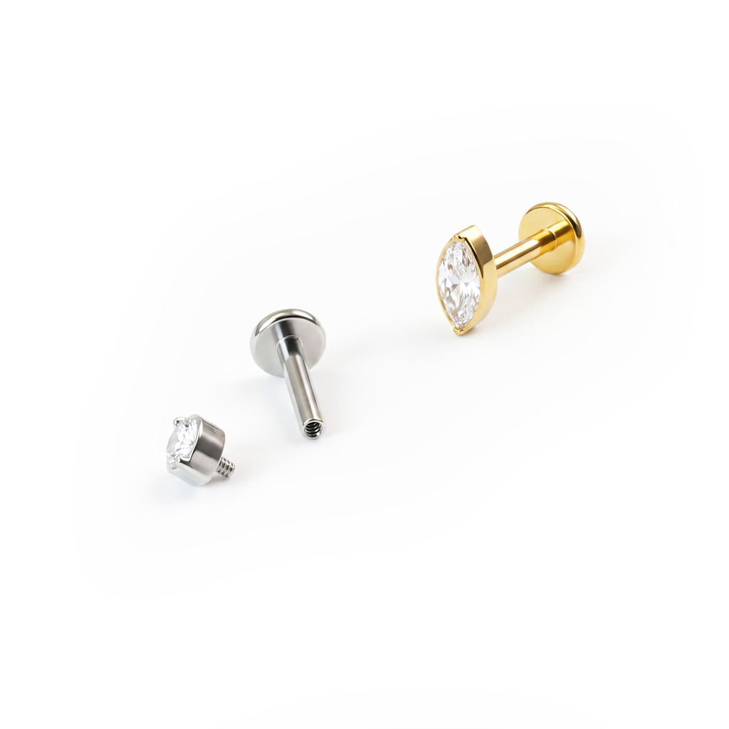 Labret de titanio con piedra en corte marquise