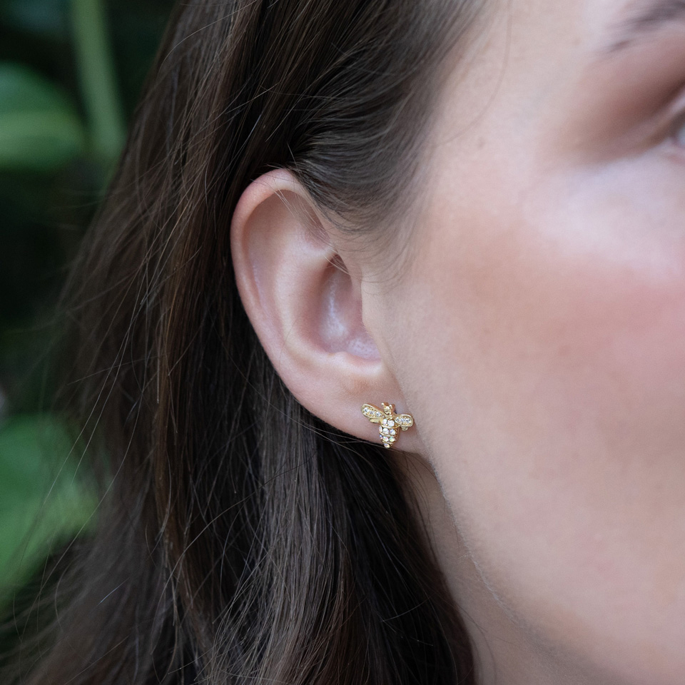 Labret con rosca interna y abeja empedrada