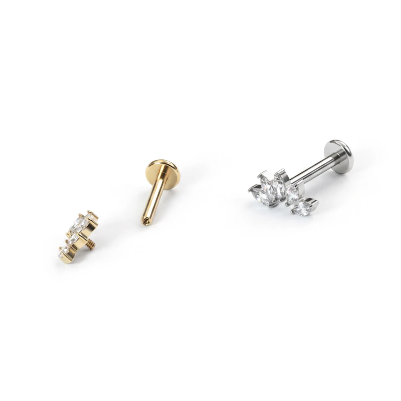 Labret curvado de titanio con 5 piedras