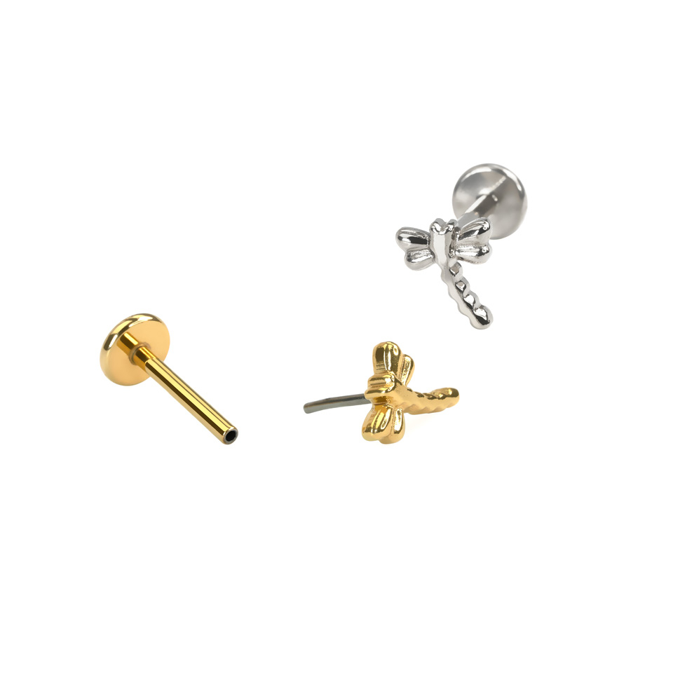 Labret de titanio con libélula