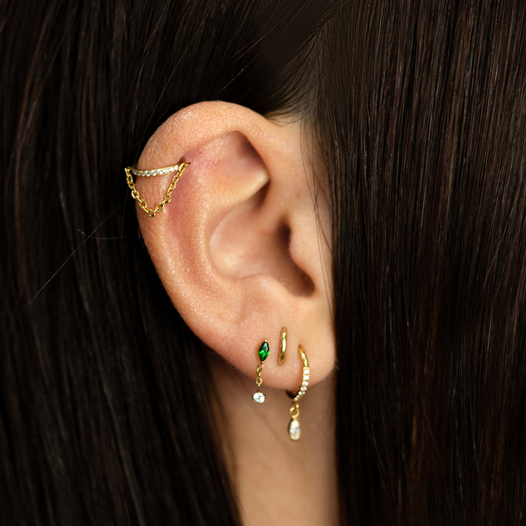 Labret de titanio con piedra esmeralda y colgante