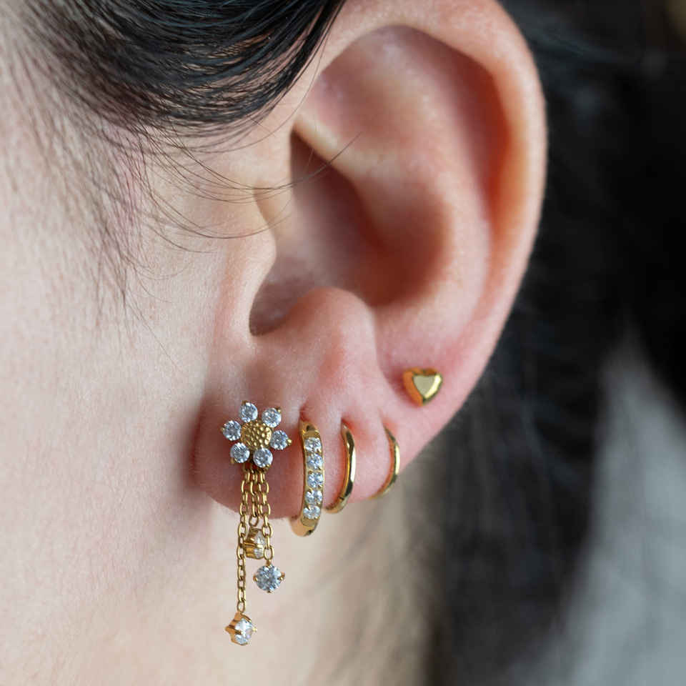 Labret de titanio con corazón multifacético