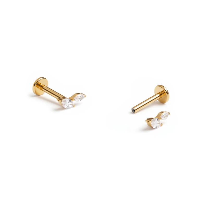 Labret de titanio con dos piedras corte marquesa