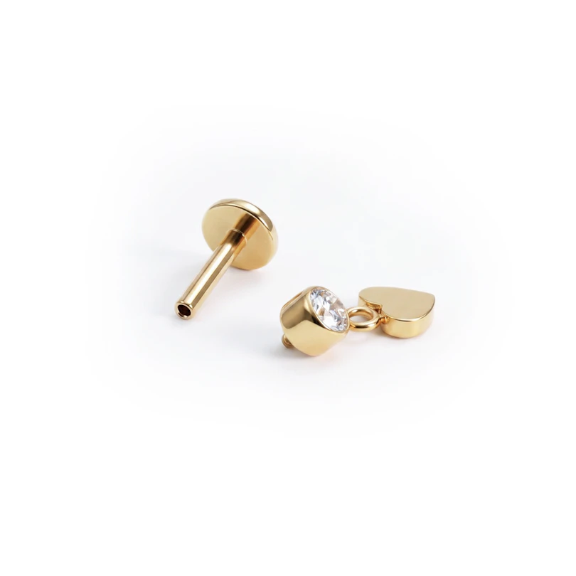 Labret de titanio con colgante de corazón