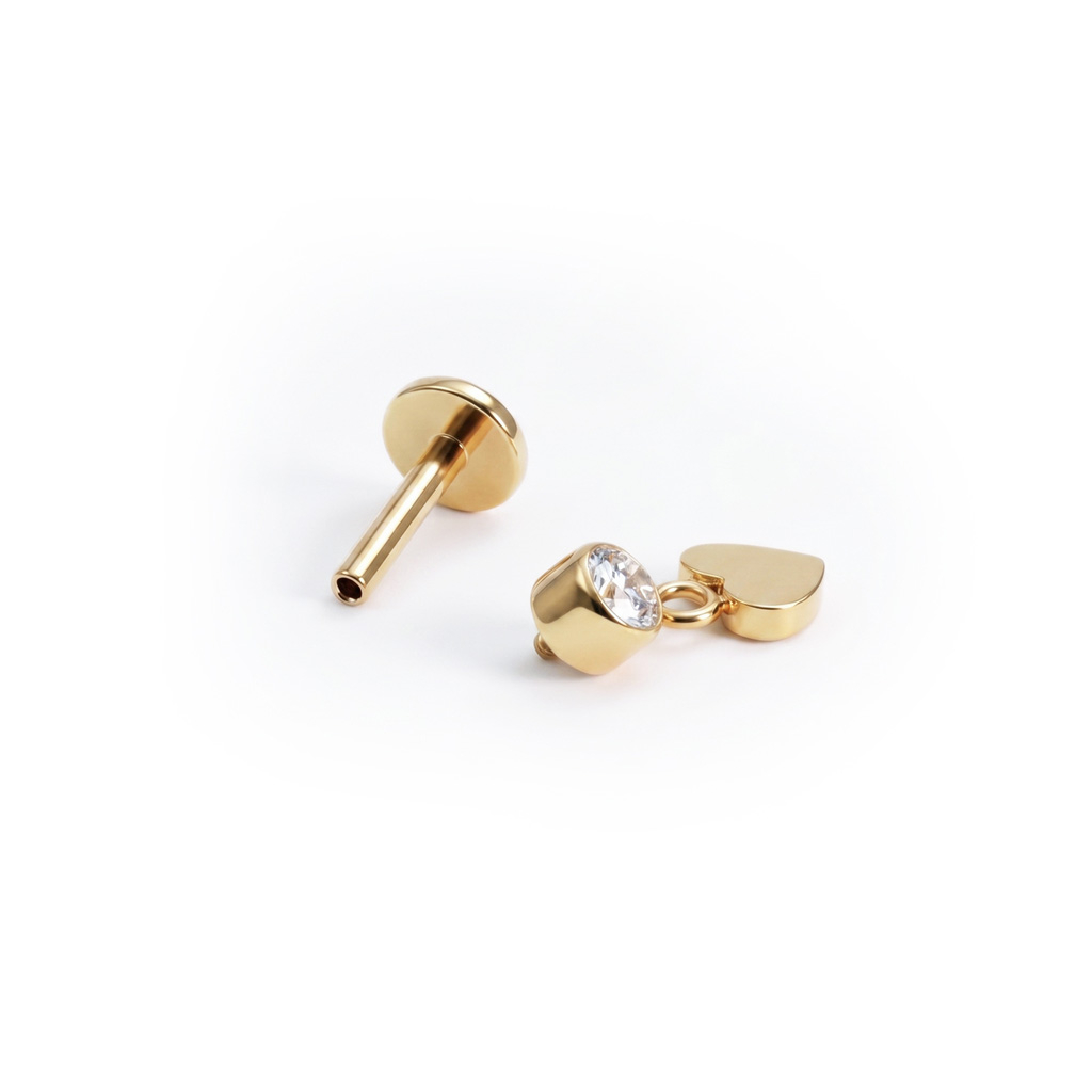 Labret de titanio con colgante de corazón
