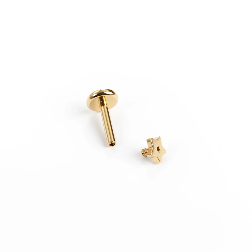 Labret de titanio con estrellita