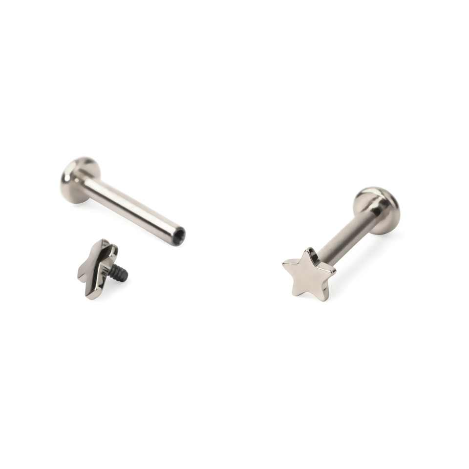 Labret de titanio con rosca interior en diferentes diseños