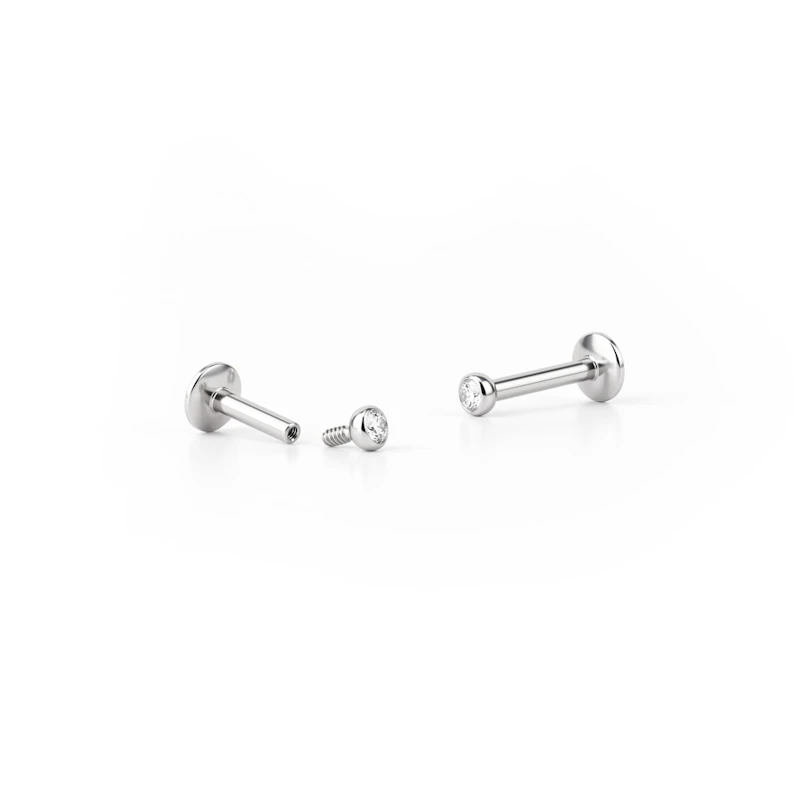 Labret con brillante pequeño y rosca interior