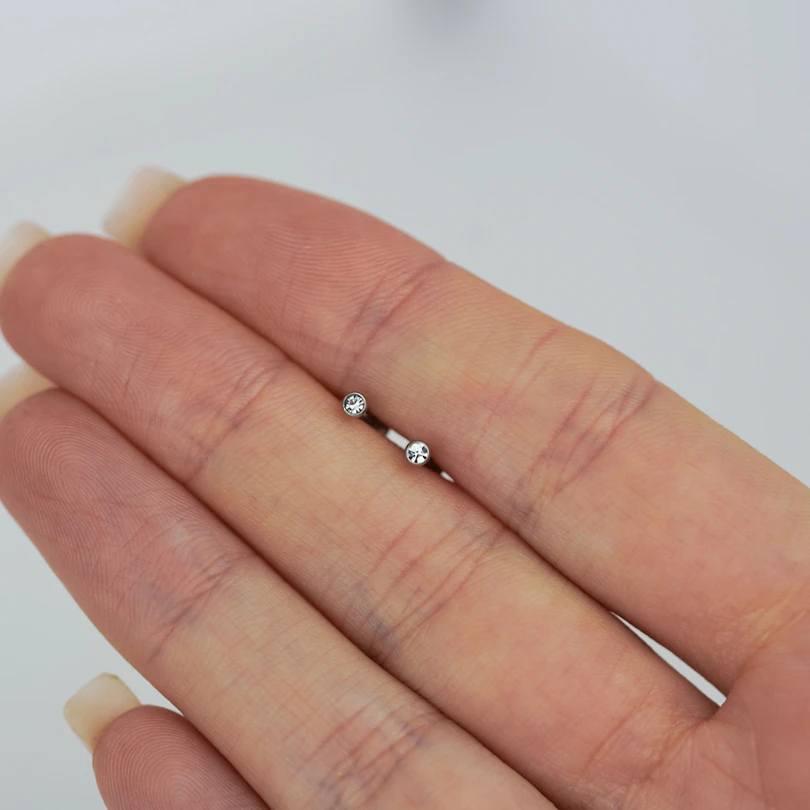 Labret con brillante pequeño y rosca interior