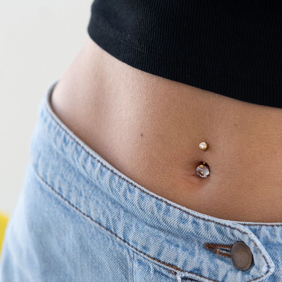 Piercing para el ombligo chapado en oro con brillante grande