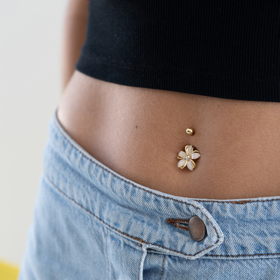 Piercing para el ombligo con flor