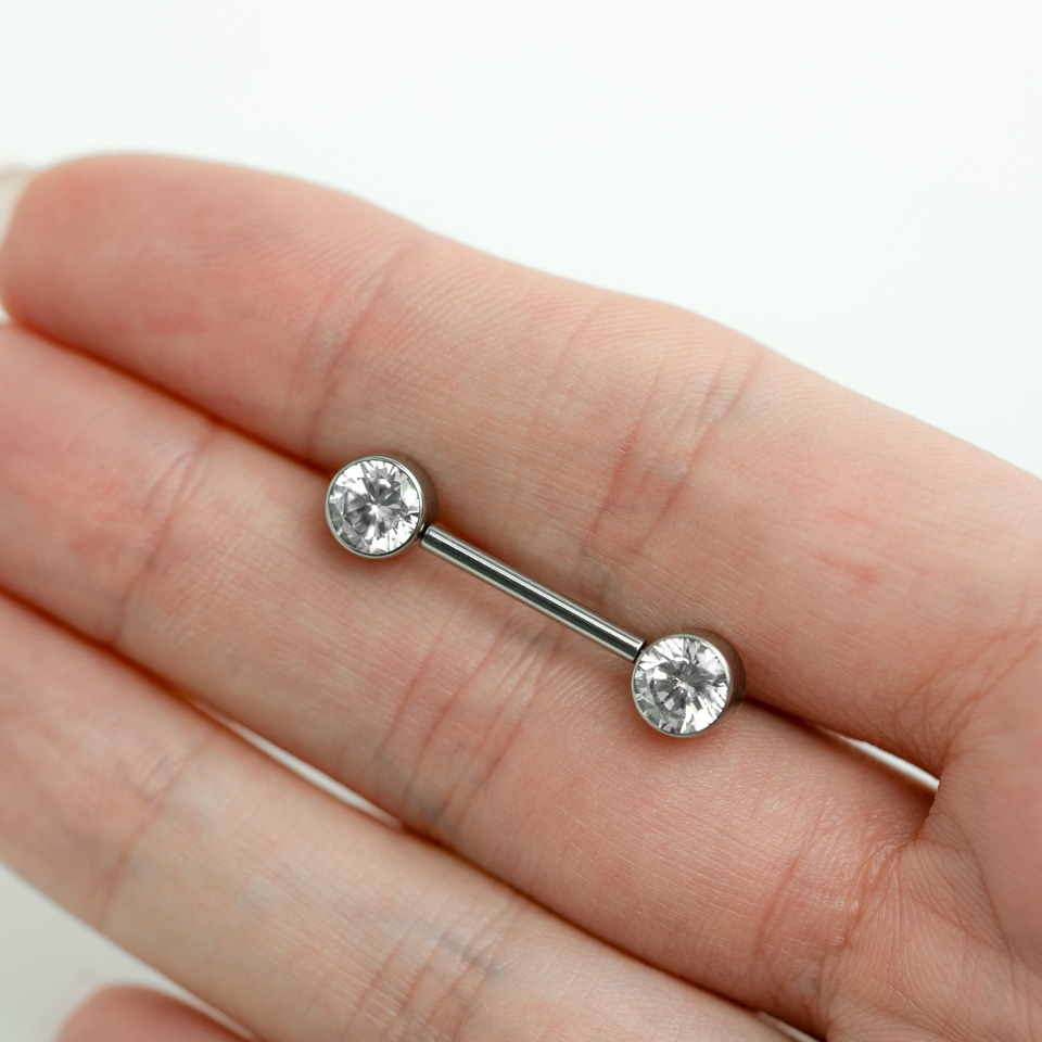 Piercing para el pezón de titanio sin rosca con brillantes engastados