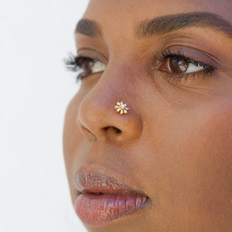 Piercing para la nariz con brillantes en forma de estrella