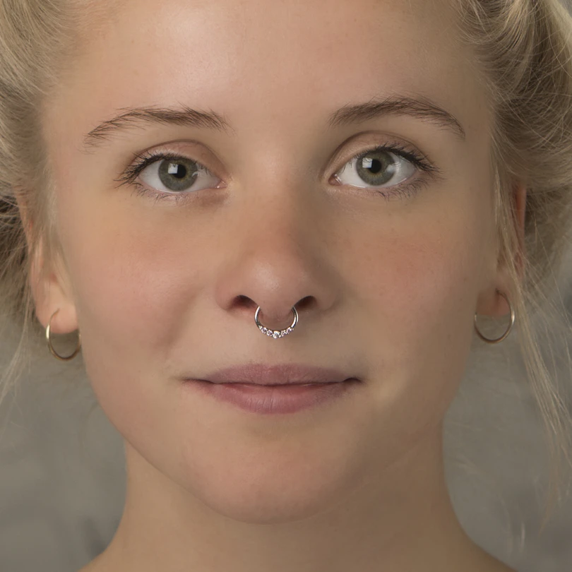 Clicker para el septum con cinco brillantes