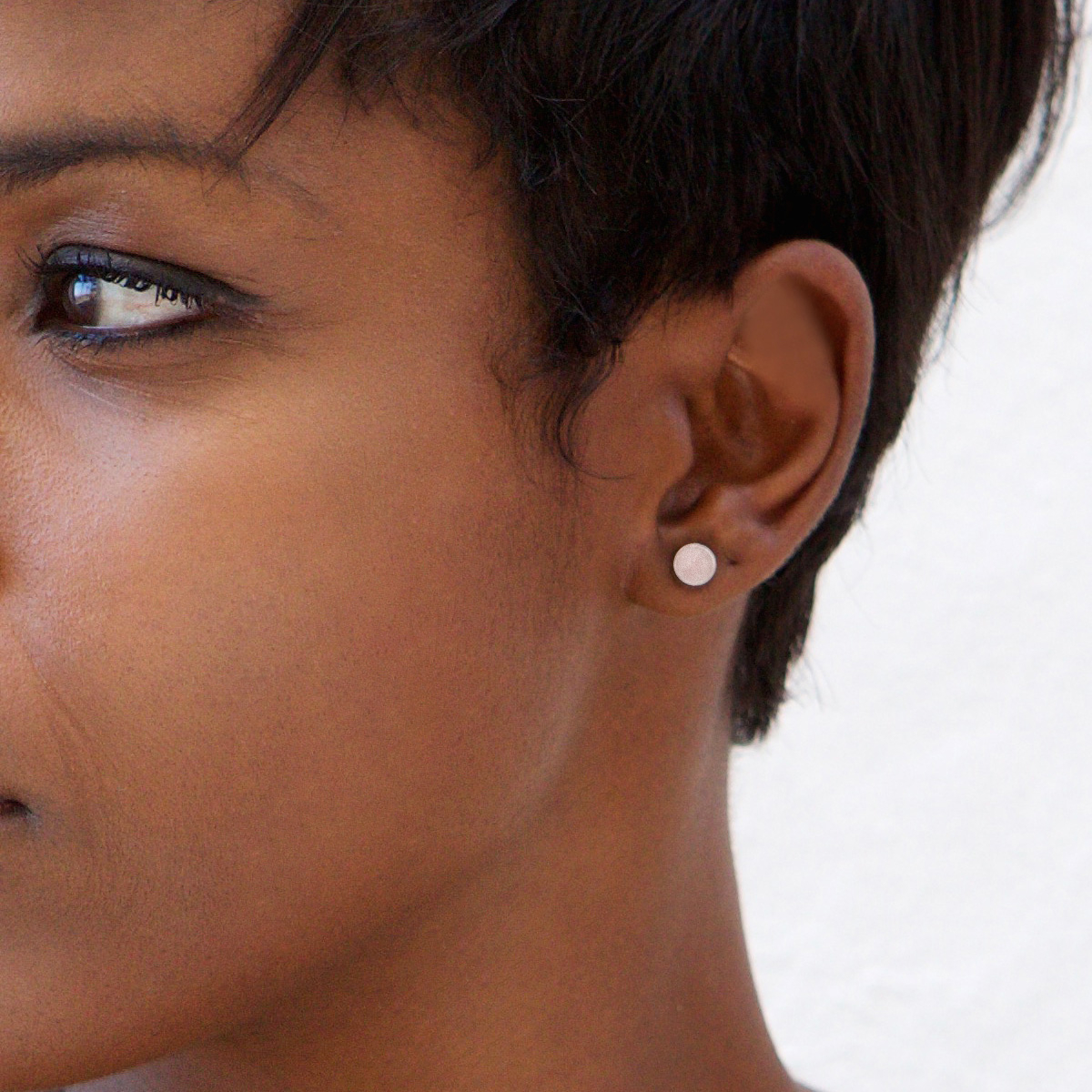 Plug de cuarzo rosa con arete