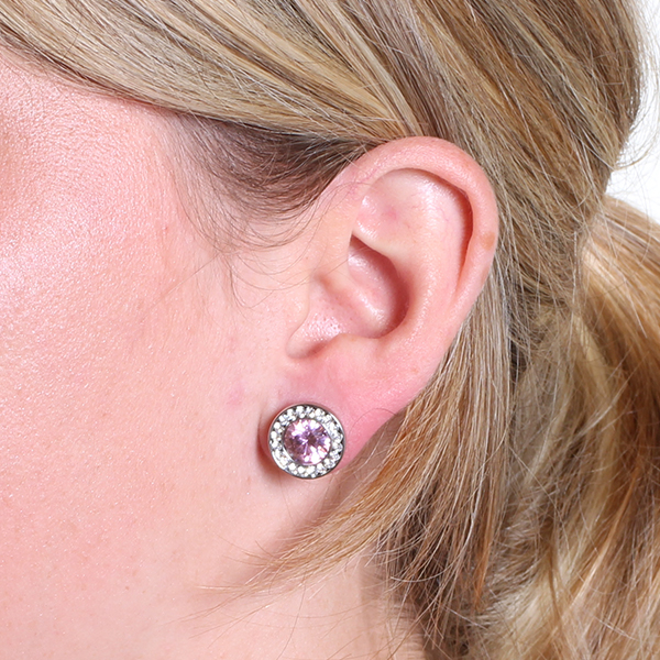 Plug con brillante grande y muchos brillantes pequeños