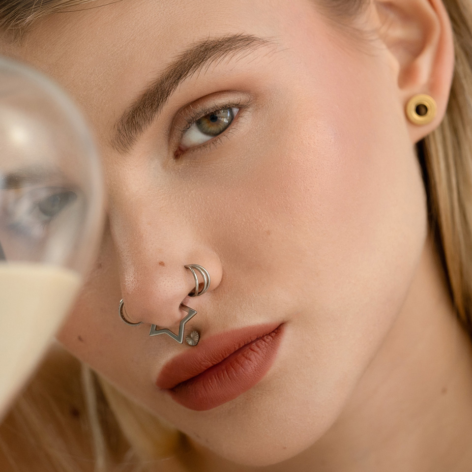 Aro clicker de titanio en forma de estrella