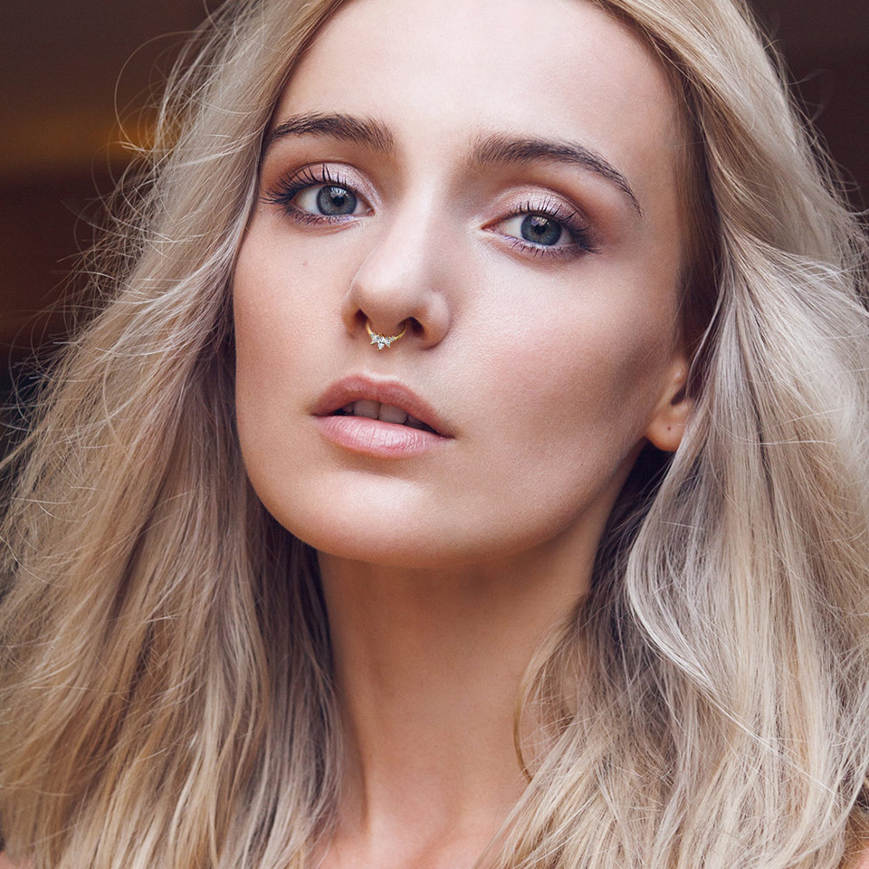 Aro con bisagra en oro de 14 quilates con brillantes de corte marquise