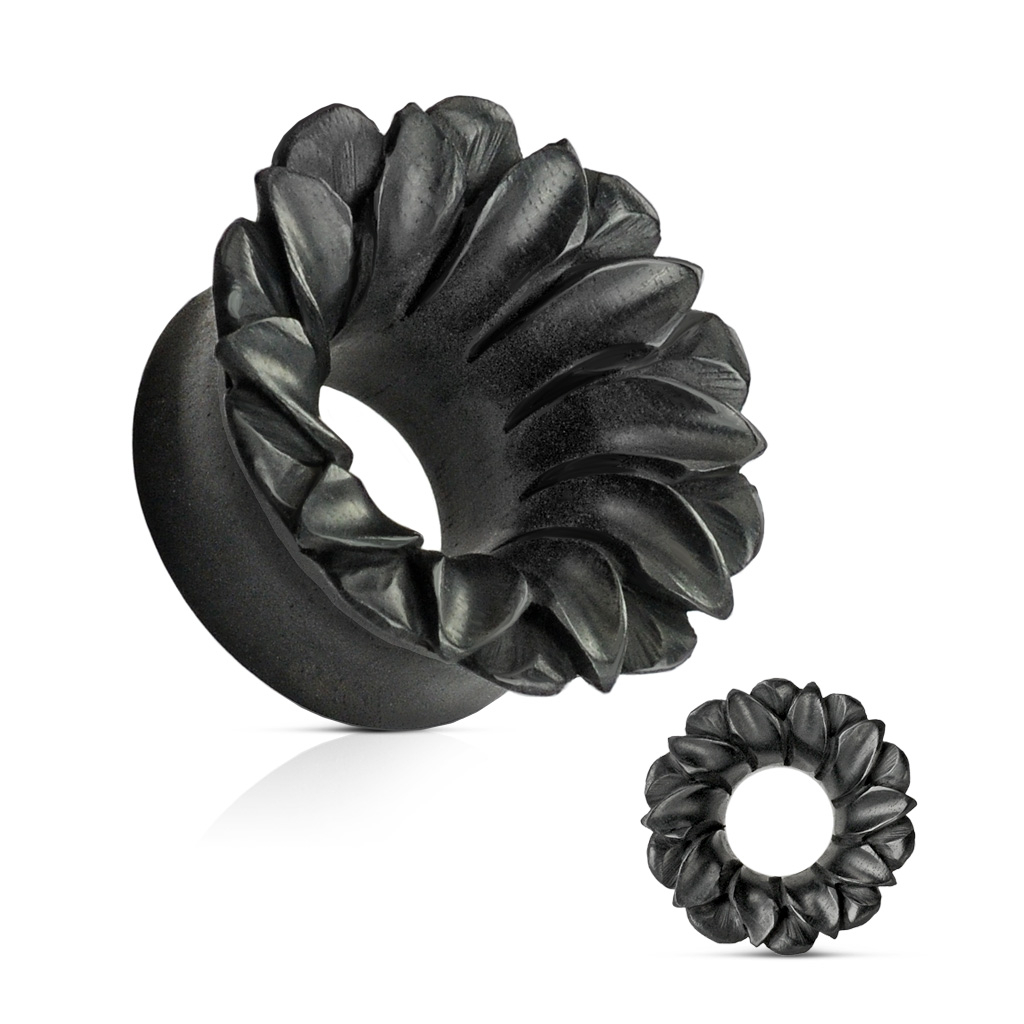 Túnel negro de madera orgánica con forma de flor