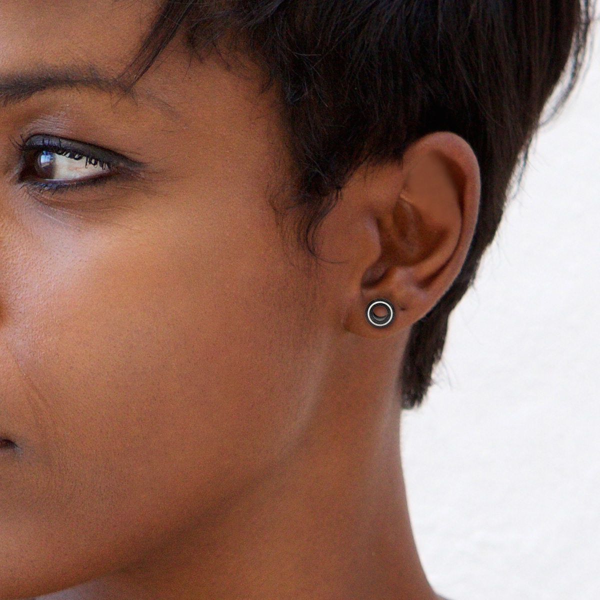 Túnel negro de cuerno con aro blanco